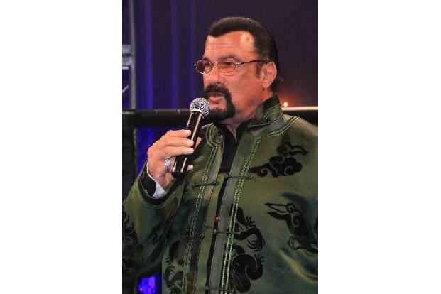 Das wurde auch der ehemalige Actionstar Steven Seagal vor ein paar Tagen. Der bewarb nämlich auf Social Media die Kryptowähr...