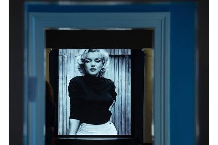 Die wichtigste Person im Leben von Marilyn Monroe war ihr Schauspiellehrer Lee Strasberg. So geschah es, dass Marilyn ihrer ...