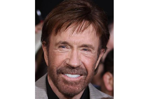 Chuck Norris trägt keine Armbanduhr, Chuck Norris entscheidet, wieviel Uhr es ist.