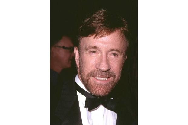 Chuck Norris bringt Zwiebeln zum Weinen.