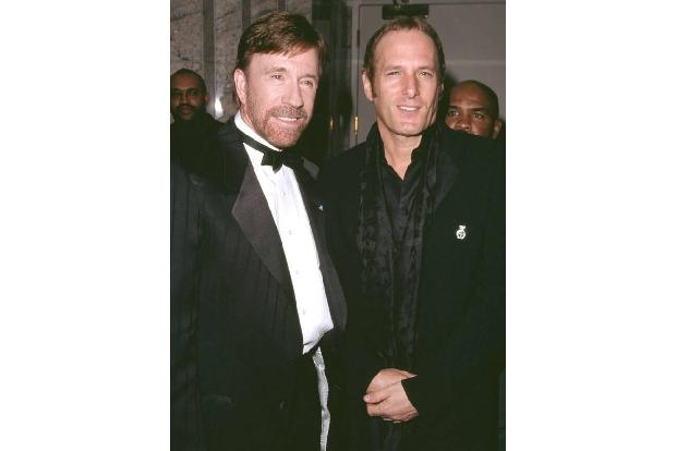 Chuck Norris hat beim Rasieren die Klinge verletzt.