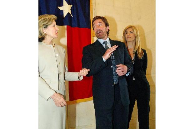 Chuck Norris hat nach seiner Geburt seine Mutter nach Hause gefahren.