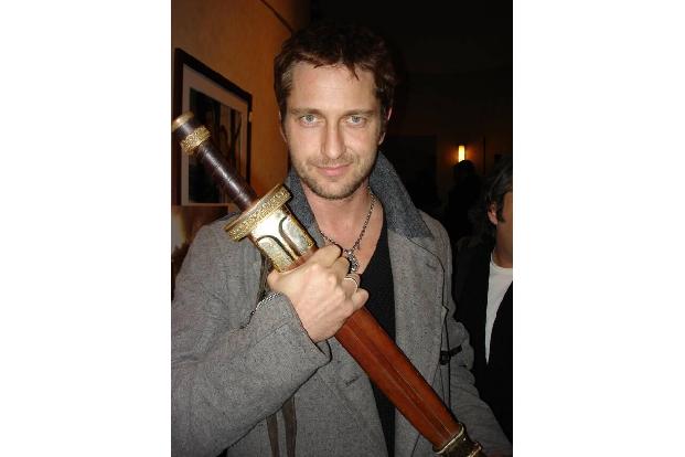 Doch warum gerade Gerard Butler? Ganz einfach: Die Flamme machte am Freitag in Sparta halt, und der Schotte spielt im Film '...