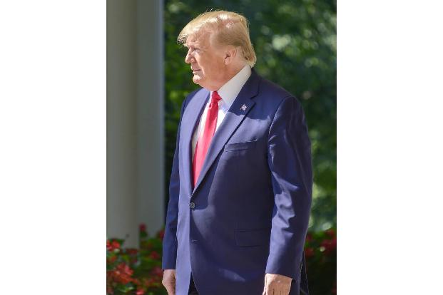 Donald Trump glaubt eigentlich gar nichts. In den 2000ern war er vehementer Impfgegner, mittlerweile befürwortet er eine Imp...