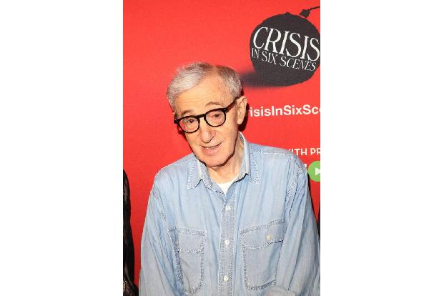 Woody Allen wird seit Anfang der 90er Jahre von seiner Adoptivtochter Dylan vorgeworfen, sie sexuell missbraucht zu haben. I... Woody Allen wird seit Anfang der 90er Jahre von seiner Adoptivtochter Dylan vorgeworfen, sie sexuell missbraucht zu haben. I...