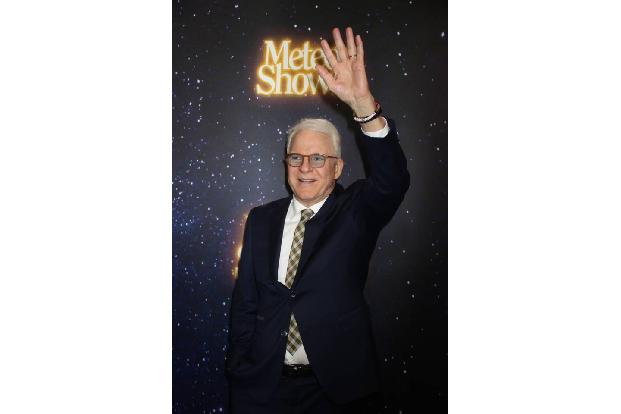 Als unerwarteter Held hat sich Steve Martin entpuppt, als er ein Video von sich hochlud, das ihn Banjo spielend im Wald zeig...