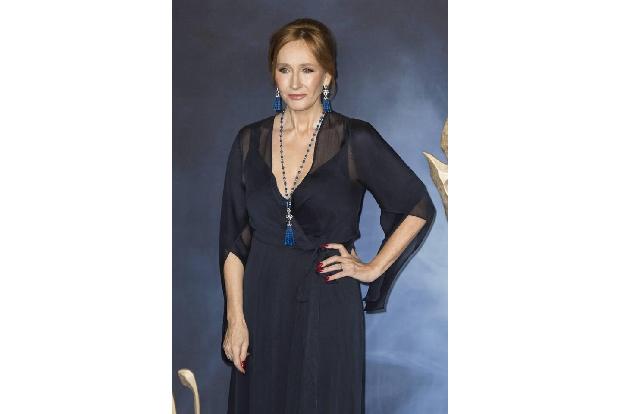 J.K. Rowling hatte es in letzter Zeit nicht leicht, aber vielleicht kann sie sich mithilfe ihrer glamourösen J.K.-Barbie, in...