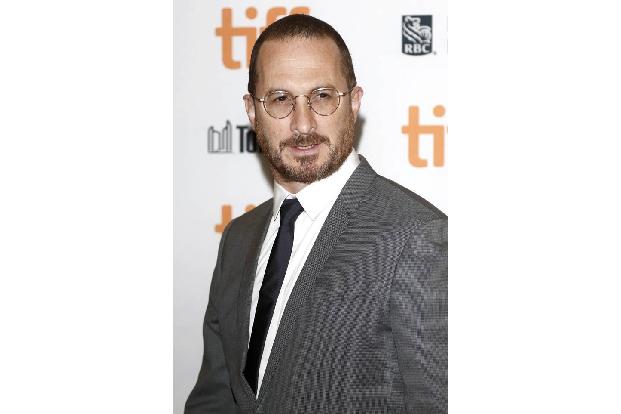 Auch für Regisseur Darren Aronofsky gibt es etwas, das er am Set keinesfalls sehen will – Plastikflaschen. Sein Einsatz für ...