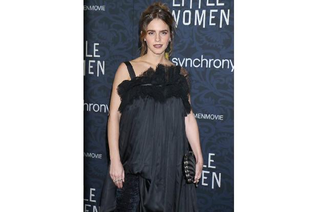 Die völlig dehydrierte Emma Watson trank in der Not am Set von 'Noah' (2014) irgendwelches Wasser, das irgendwo herumstand –...