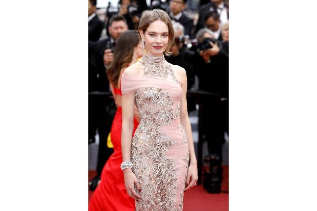 …die Russin Natalia Vodianova ist mit dabei, doch es sind beileibe nicht nur Models, die die neue Kollektion durch die Socia...