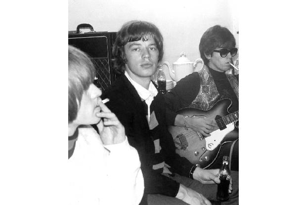 Brian Jones (ganz links) gründete die Rolling Stones, konnte an ihrer niemals endenden Karriere jedoch nicht lange teilhaben...
