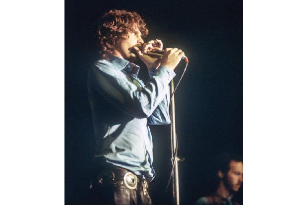 Als Frontman von The Doors gab Jim Morrison nicht nur den Rockstar, sondern lebte auch sein Faible für die Künstler und Lebe...