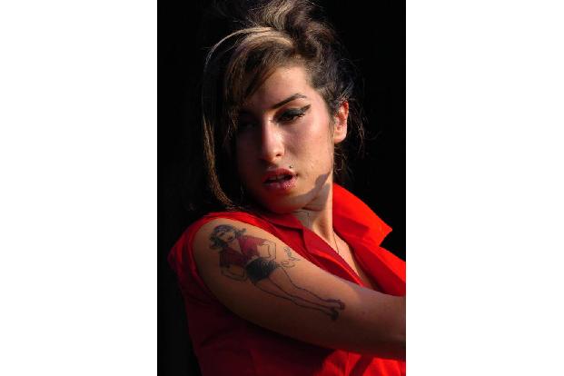 Amy Winehouse hatte eine einmalige R&B-Stimme und begeisterte mit ihren Songs über Liebeskummer und Drogenexzesse. Nach eine...