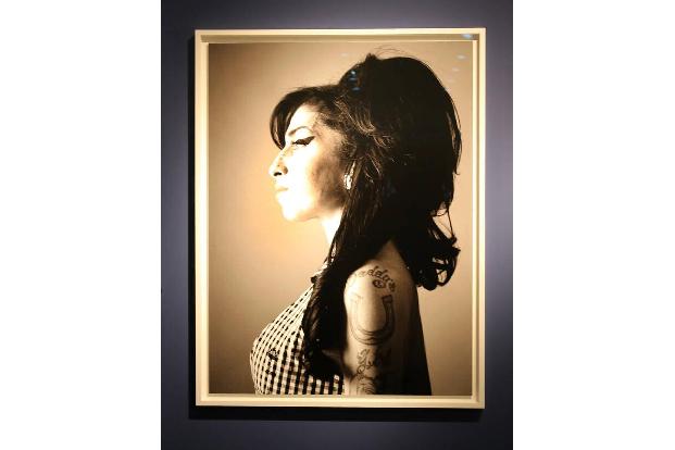 ..starb sie 2011 in ihrer Londoner Wohnung mit einem Übermaß an Alkohol und Drogen im Blut.