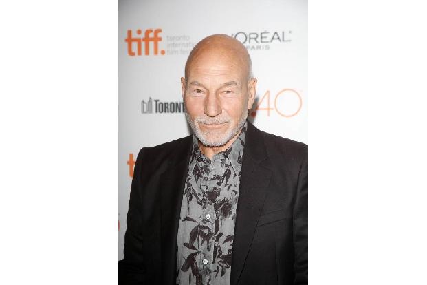 ...Royal Shakespare Company, lernte unter anderem Ben Kingsley kennen. Nebenher übernahm Patrick kleinere Rollen im Fernsehe...