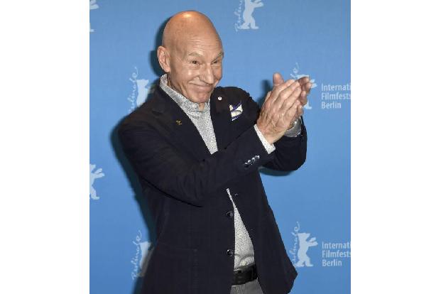 ...offiziell geheiratet. Aus einer früheren Ehe hat Patrick Stewart zwei Kinder. Wir wünschen ihm zu seinem 80. Geburtstag a...