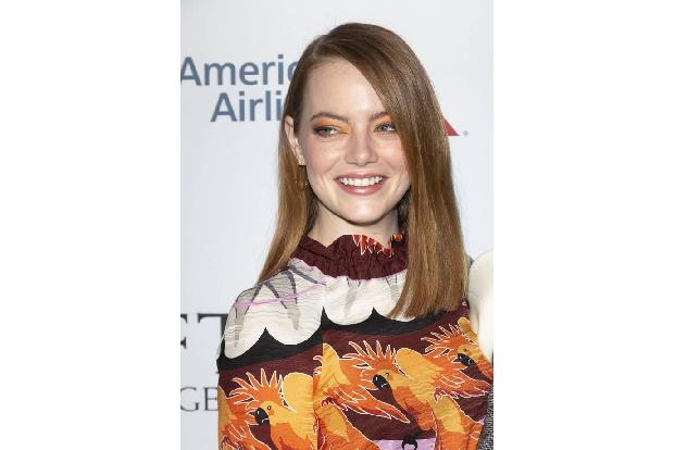 …Emma Stone. Die beiden Frauen wurden einander von Woody Harrelson vorgestellt, sind seitdem ein Herz und eine Seele “über d...