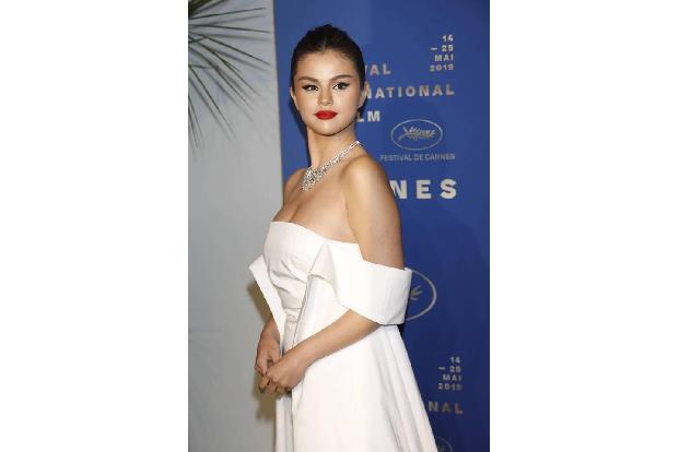 …Selena Gomez. Dabei verbindet die Frauen mehr als nur die Tatsache, dass sie beide im Showbiz tätig sind. “Sie ist ein Mädc...