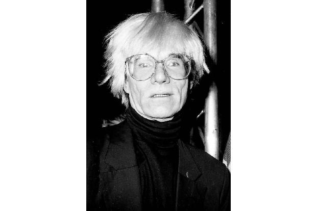Pop-Künstler Andy Warhol wurde 1968 von der Schriftstellerin Valerie Solanas angeschossen und überlebte nur knapp. Solanas h...