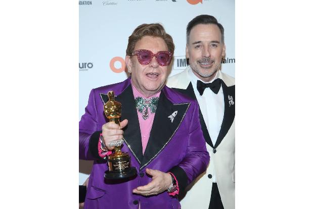 Der Bekannteste schwule Papa ist ohne Zweifel Elton John. Der Sänger und sein Mann David Furnish erziehen gemeinsam zwei Söh...