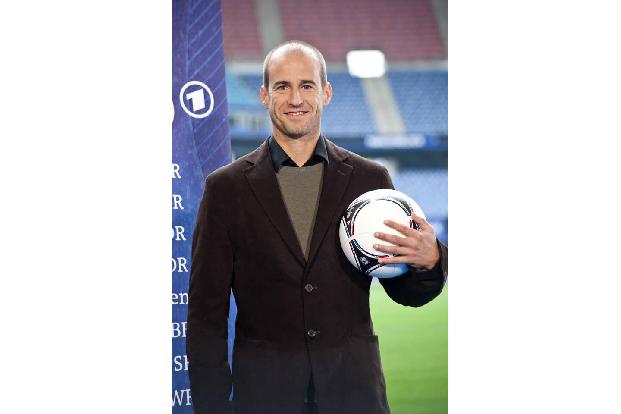 Ex-Fußball-Profi Mehmet Scholl hatte so seine Probleme in Latein und Französisch. Wegen fünfen in den beiden Fächern blieb e...