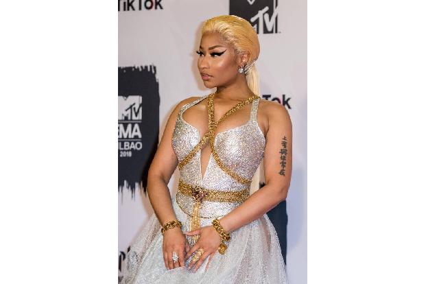 Gleich zwei Superstars leisteten Ariana Grande auf dem Superhit 'Bang Bang' Gesellschaft. Gemeinsam mit Nicki Minaj, …