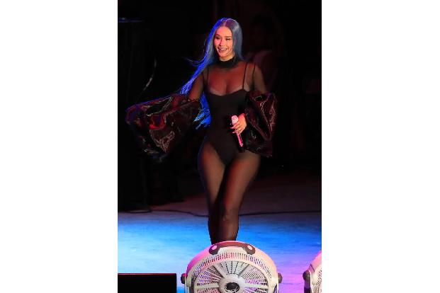 Als Produzenten Ariana vorschlugen, ein wenig mehr Biss in ihre Musik zu bringen, fiel die Wahl auf Iggy Azalea, auch wenn d...