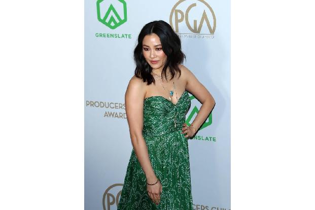 ...Erfolgswelle schwebt Constance Wu, die mit 'Crazy Rich' bekannt und im vergangenen Jahr für 'Hustlers' mit Lorbeeren beda...