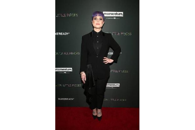 ...Kelly Osbourne von einer Zecke gebissen. Bald darauf verspürte sie starke Bauchschmerzen und leidet seitdem immer mal wie...