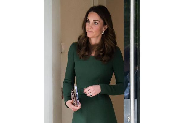 Kate Middleton litt unter solch einer starken Form der Morgen-Übelkeit, dass sie sogar ins Krankenhaus eingeliefert und dort...