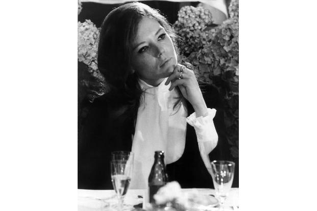 ...Mrs. Danvers in der Fernsehverfilmung von 'Rebecca'. 1994 wurde Diana von der Queen zur 'Dame' ernannt, dem Äquivalent de...