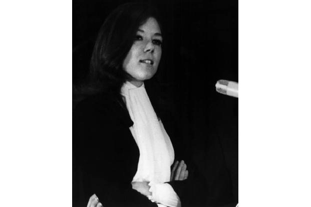 ...Schauspielerin mit Vorliebe negative Kritiken für ihre Auftritte und veröffentlichte einige davon 1982 sogar in einem Buc...