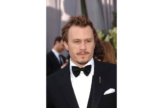 Heath Ledgers Darstellung des Jokers 'Batman' schrieb Filmgeschichte. Leider verstarb der Schauspieler schon kurz nach seine...