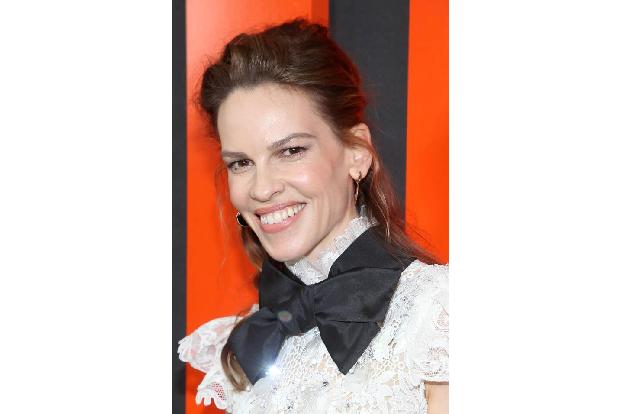Auch Hilary Swank bereitete sich intensiver auf ihre Rolle als 'Million Dollar Baby' vor, als es ihr Vertrag vorschrieb. Sel...