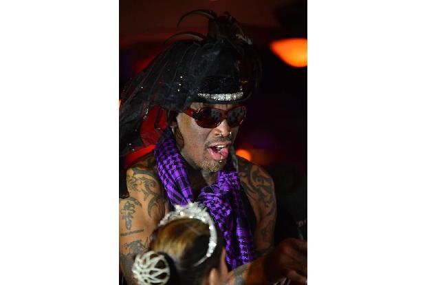 Bei diesen beiden hielt die Ehe nur unwesentlich länger: Basketball-Star Dennis Rodman und 'Baywatch'-Sirene Carmen Electra ...