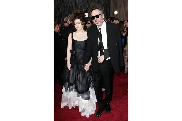 Tim Burton soll ganz fürchterlich schnarchen und zudem seltsame Schlafmuster haben, die seine Frau sonst wachgehalten hätten...