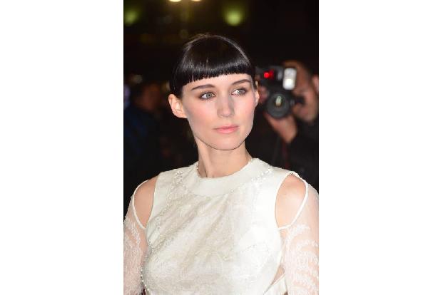 Rooney stammt aus einer wohlhabenden Familie: Ihr Vater ist Manager der New York Giants. Ihre Schwester Kate ist ebenfalls S...