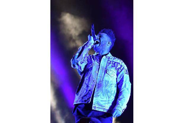 Lady Gaga war aber nicht die einzige, die sich freuen konnte. Rapper The Weeknd erhielt den begehrten Preis für das Video de...