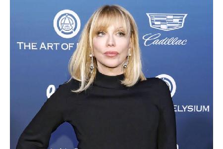 Courtney Love wurde von ihrer ehemaligen Assistentin Jessica Labrie angezeigt, da diese ihr noch viel Geld schulde. Die beid...