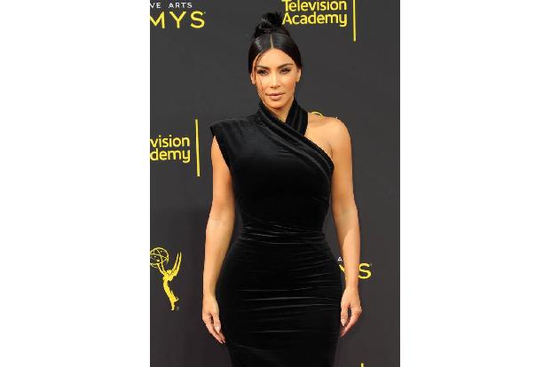 Damit hat Kylie es ihrer großen Halbschwester Kim Kardashian nachgemacht. Unter ihrer Firmierung KKW Beauty hat sie zahlreic...