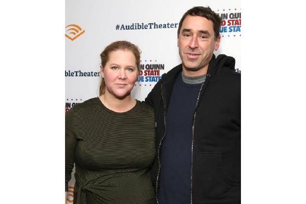 Amy Schumer hat ihren Mann Chris Fischer durch ihre Assistentin kennen gelernt - die ist nämlich Chris' Schwester! Die Comed...