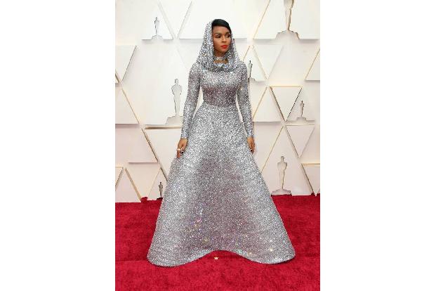 Und auch ihre Kollegin Janelle Monáe griff zum Mikro: Sie eröffnete die Zeremonie mit ihrem Song 'Come Alive'.