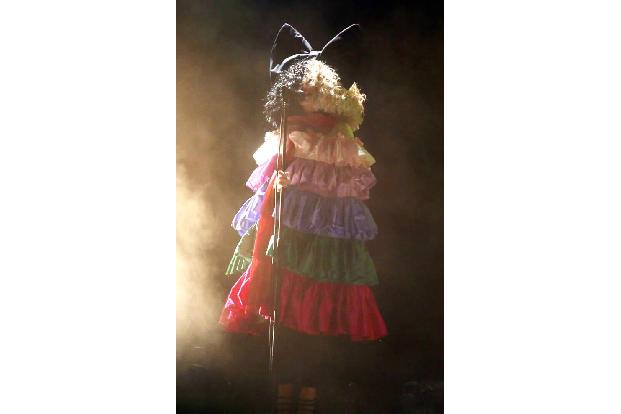 Sängerin Sia gilt allgemein als scheu — es hat schließlich einen Grund, warum sie sich auf der Bühne vorzugsweise hinter gro...