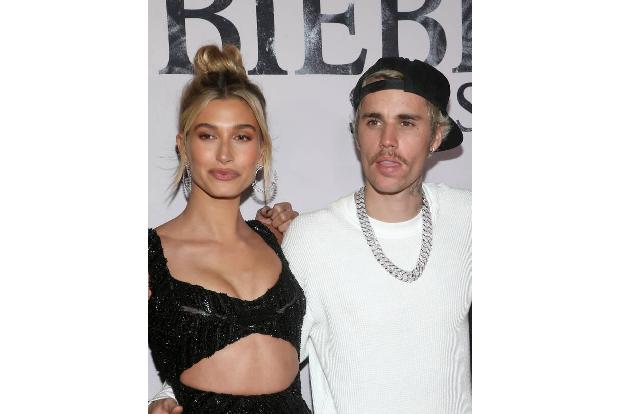 Justin Bieber (hier mit seiner Frau Hailey) hat es nicht leicht. Doch dass er sich auch noch mit einer Konzertbesucherin her...