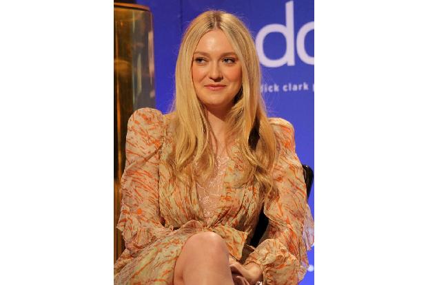 ...Klasse 2 bis Klasse 8 wurde Kinderstar Dakota Fanning von Mama zuhause unterrichtet, bis Dakota den Wunsch äußerte, auf e...