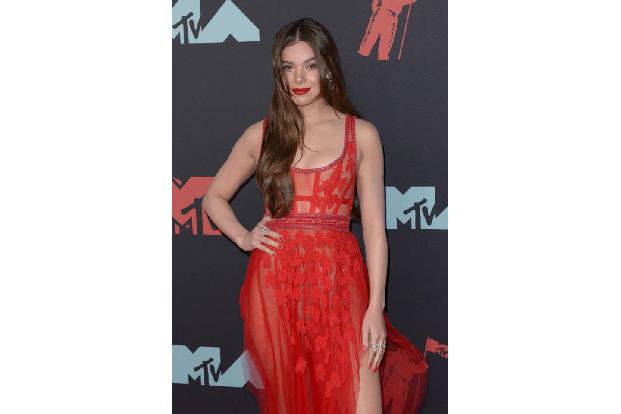 ...Hailee Steinfeld 12 Jahre alt war, entschied sie sich dafür, sich zuhause bilden zu lassen, um mehr Zeit für Vorsprechen ...