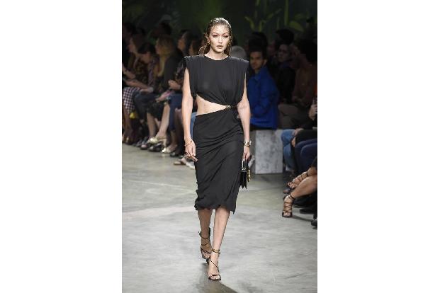 Models untereinander: Als Lily Aldridge ihrer Kollegin Gigi Hadid textete, war diese gerade bei der Akupunktur - und schickt...
