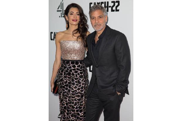 Der Schauspieler (hier mit seiner Frau Amal) reagierte sofort, zeigte sich 