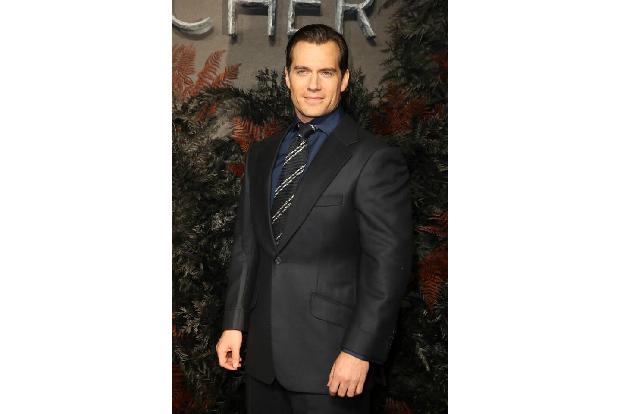 Superman-Darsteller Henry Cavill darf sich ebenfalls über das süße Meisterwerk freuen und bezeichnet den Kuchen als 