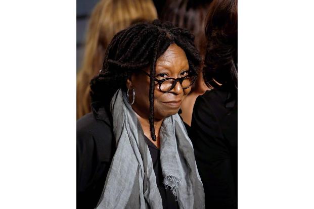 Neu im Geschäft ist Whoopi Goldberg. Die Schauspielerin gründete DUGBEE erst 2019, mit dem Ziel, Kleidung für Menschen jedes...